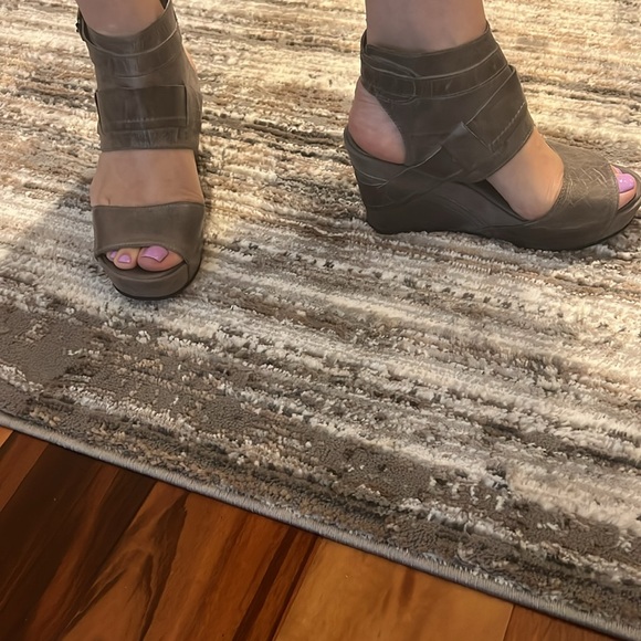 Antelope,platform leather sandals.Great condition.size 36.Grey. - Picture 7 of 11